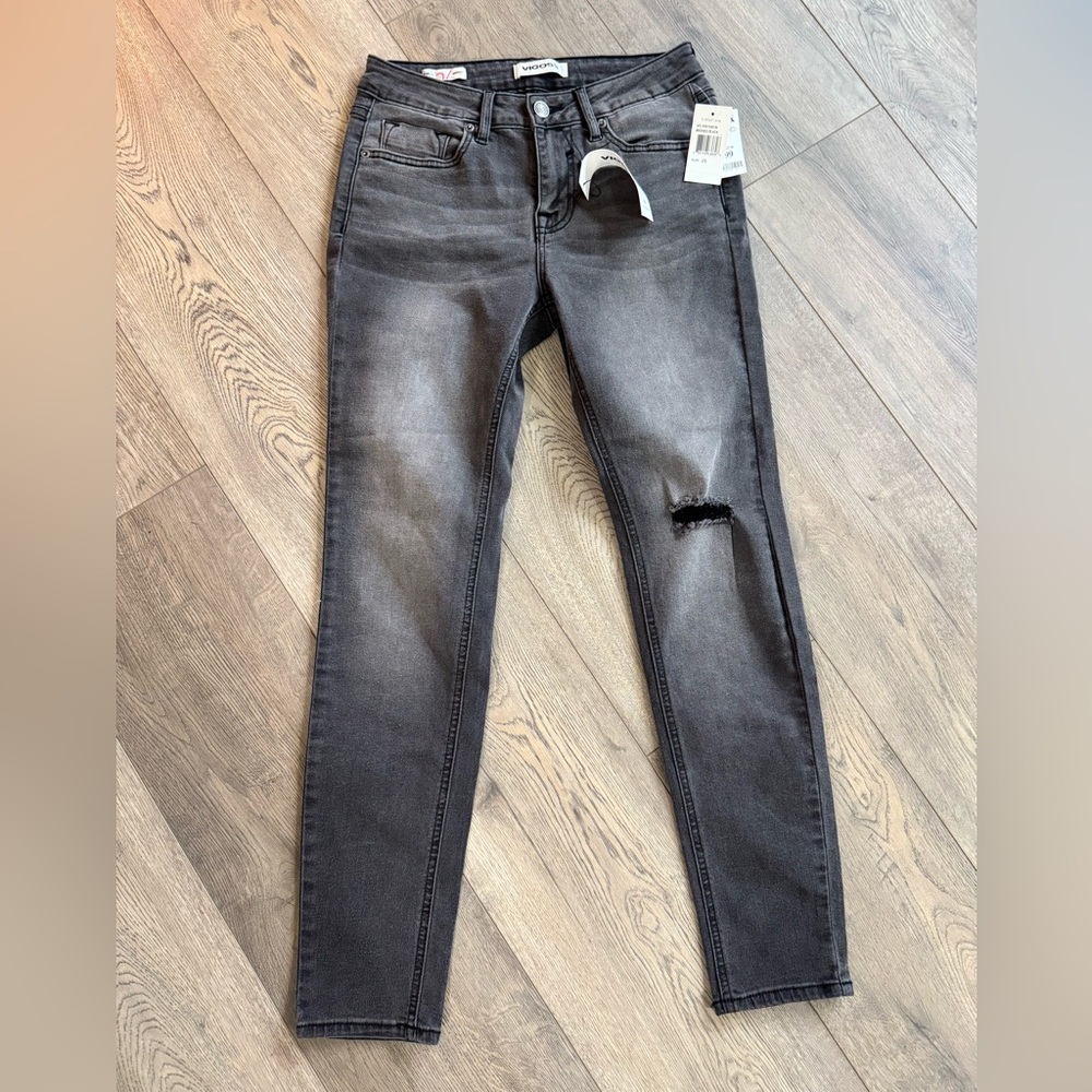 Vigoss nwt Women's market mid rise Gray black distressed skinny Jeans